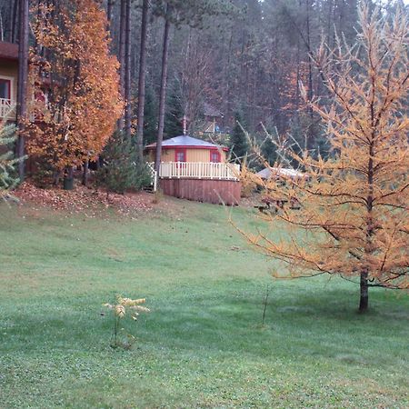 La Maison Sous Les Arbres Saint Roch de Mekinac Exterior photo
